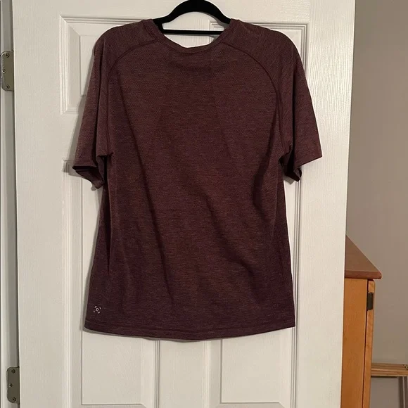 Lululemon Men's Metal Vent Short Sleeve Shirt - Picture 2 of 5